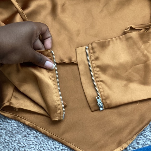 Forever 21 mustard shiny crop v cut top with adjustable straps - Picture 4 of 6